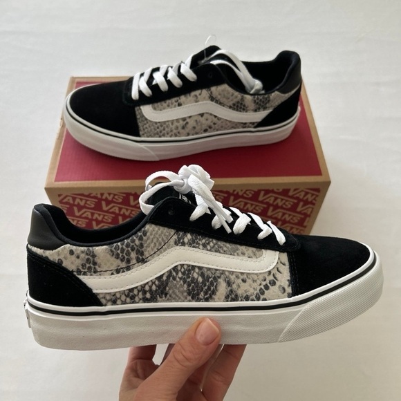 (NWT) Vans Ward DX Women's Shoes in Gray & Black - Picture 10 of 16